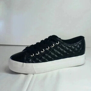 Mudd Beyley lace up platform sneaker